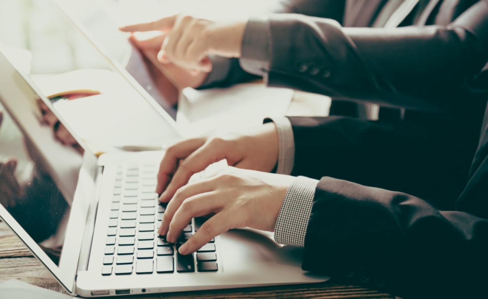 Workshop-Situation mit Teilnehmenden bei der Diskussion